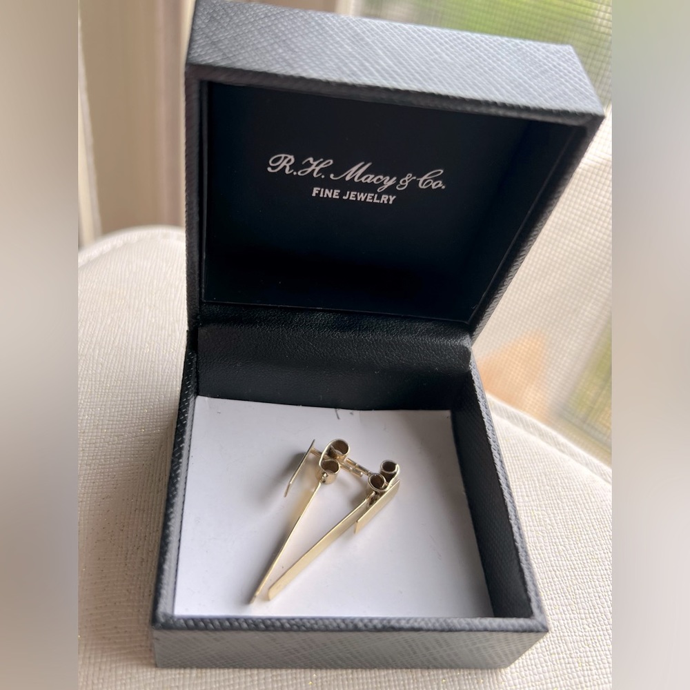 Macys jewelry, gold earrings, beautiful as a gift 🎁 💝